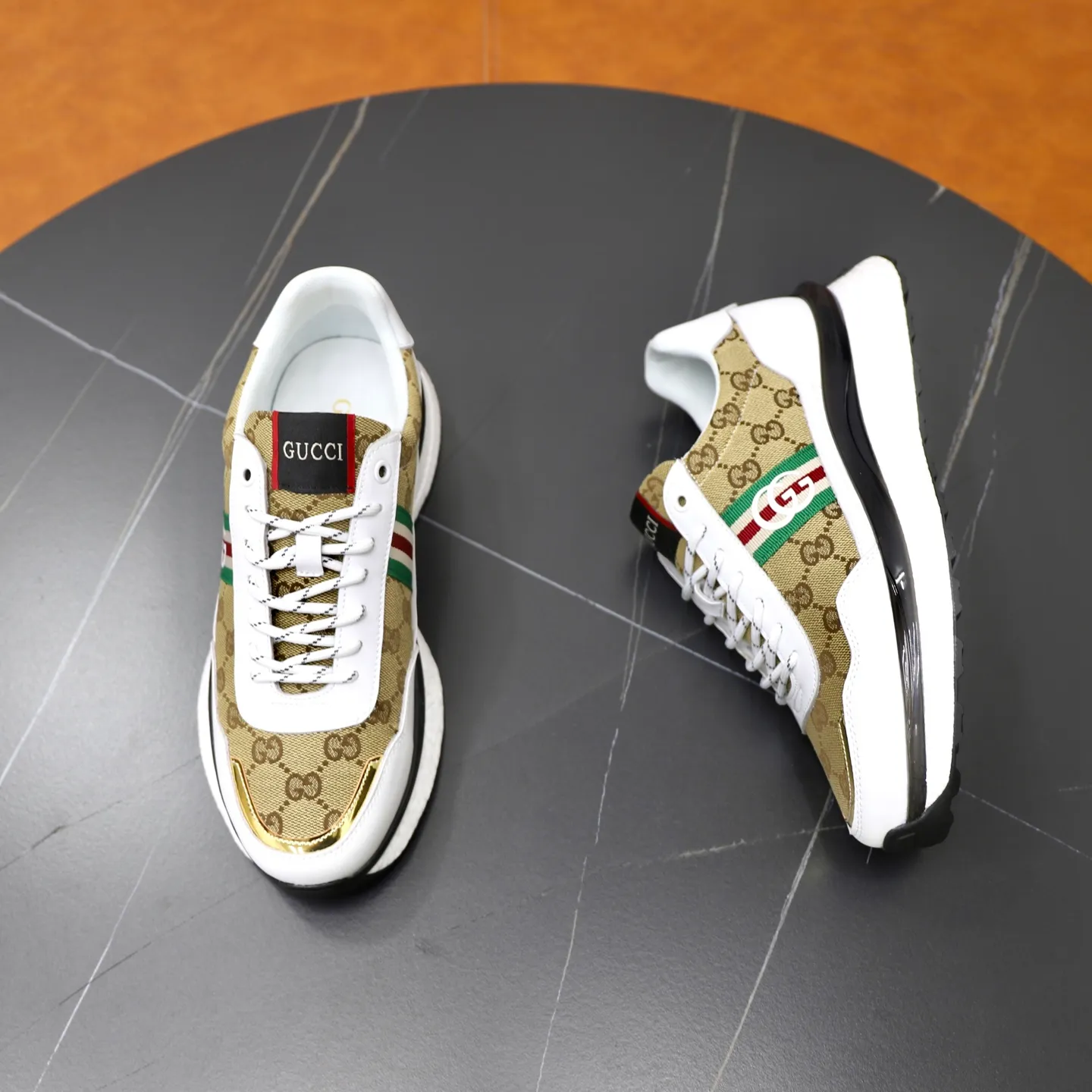 Ex-factory price: 462💰🙅‍♂️🙅‍♂️🙅‍♂️ Brand: GUCCI Standard code: 38-44 (45 customized) Grade: Same as the official website Material: Original material splicing Comfortable and breathable lining Lightweight and wear-resistant sports outsole Style category: Men's fashionable casual shoes Running sneakers Distinguished luxury brand elements Top luxury Color: actual picture color